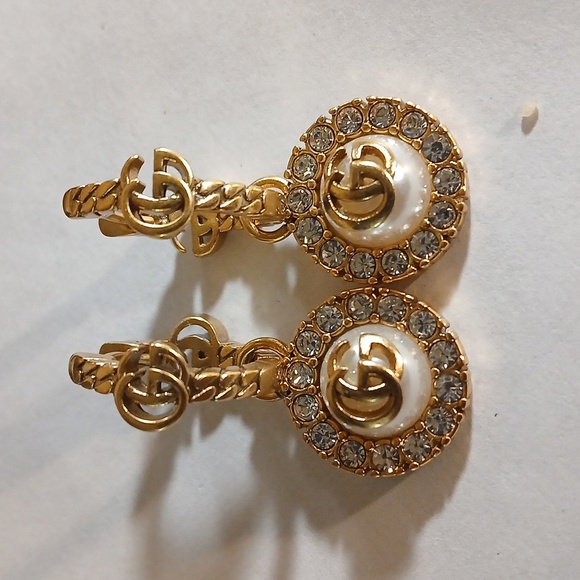 AUTHENTIC GUCCI GOLD TONE GG FAUX PEARL AND CRYSTAL EARRINGS - Picture 1 of 6